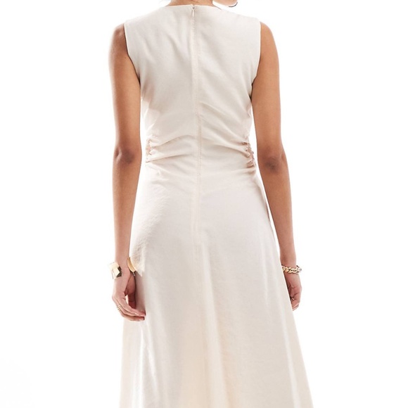 Dress - Picture 4 of 4